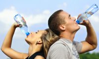 Como beber água ajuda a perder peso