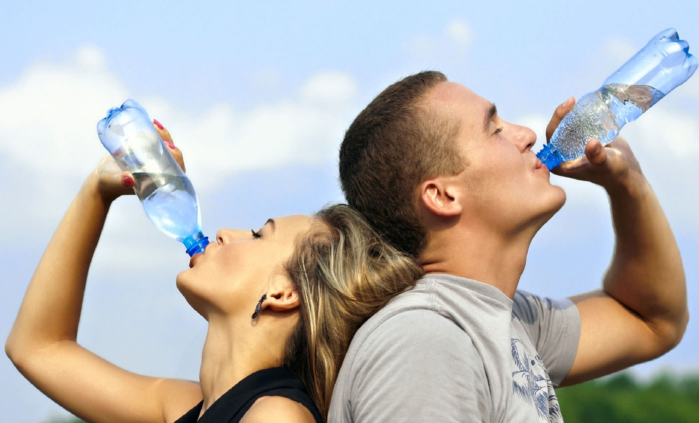 Como beber água ajuda a perder peso